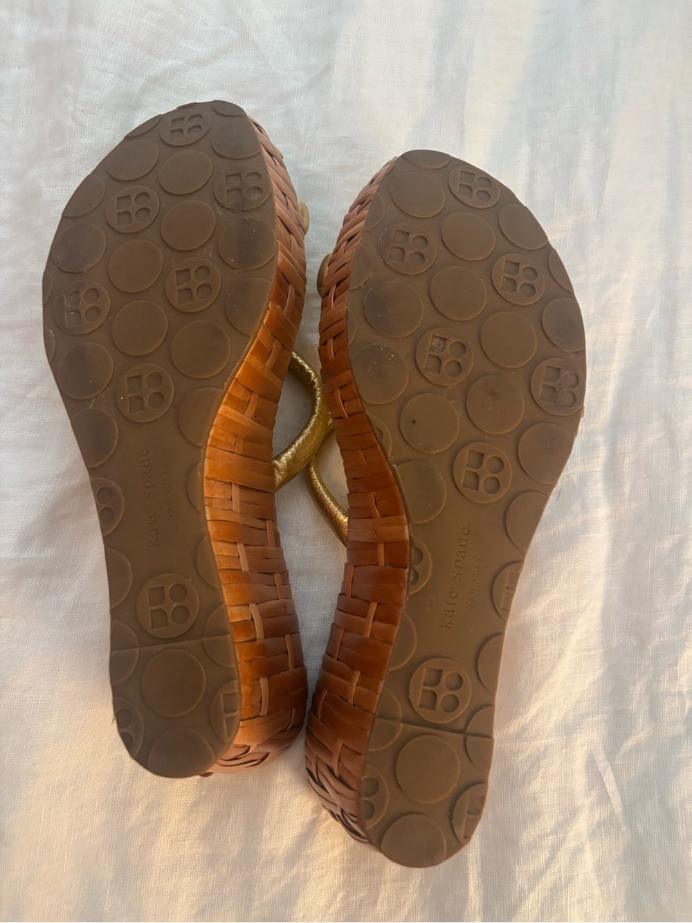 kate spade Metallic Gold Knot Wedge Sandals 10 - Picture 6 of 6